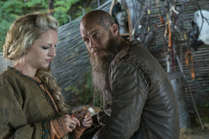  Vikings "The Outsider" (4x11) promotional picture