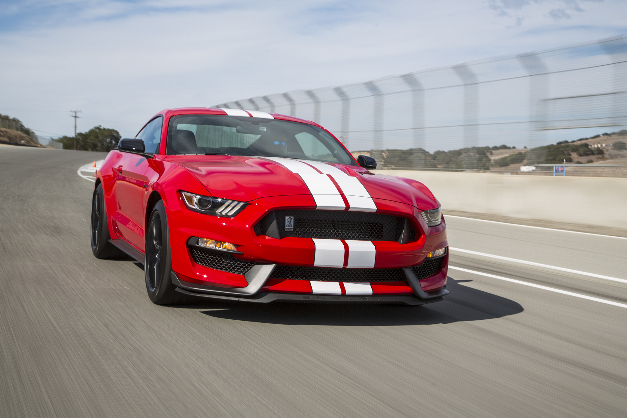 2016 Ford Shelby GT350 Mustang front three quarter in motion - Shelby  Mustang GT350 Photo (40106716) - Fanpop