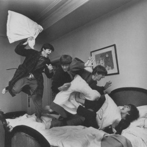  Beatles подушка Fight