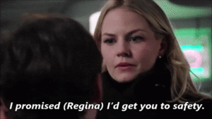  Emma keeping Regina's loved ones sûr, sans danger