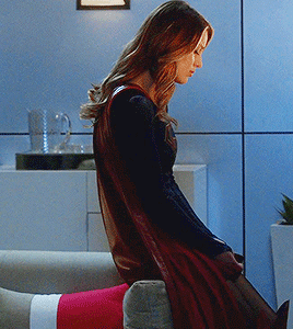 Supergirl at Cat's balcony
