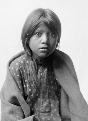  Taos Pueblo girl 1905 (Pueblo de Taos)