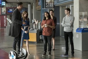 The Flash - Episode 3.10 - Borrowing Problems From The Future - Promo Pics