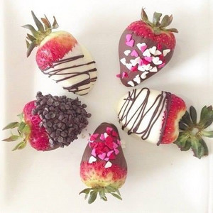  초콜릿 and Strawberries
