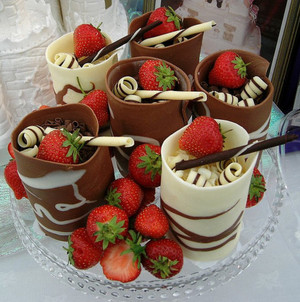  चॉकलेट and Strawberries