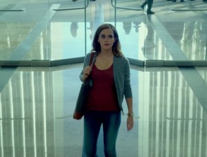  Emma in the movie "The Circle"