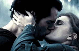  Lois and Clark kiss - Man of Steel