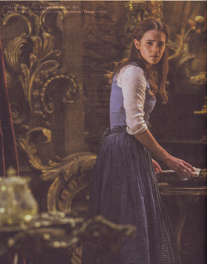  New pic of Emma Watson in 'Beauty and the Beast'