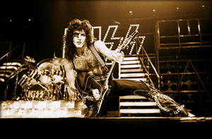  Paul (NYC) December 14-16, 1977 (Alive II Tour - Madison Square Garden)