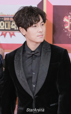  Shinhwa at 2016 KBS Song Festival Red Carpet