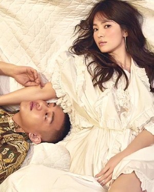  Song Hye Kyo and Yoo Ah In decorate the cover of 'W'