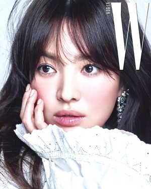  Song Hye Kyo decorate the cover of 'W'