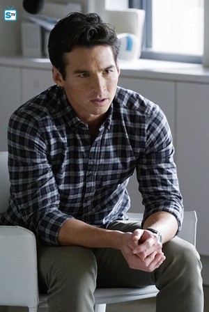  The Catch - Episode 2.01 - The New Deal - Promotional foto-foto