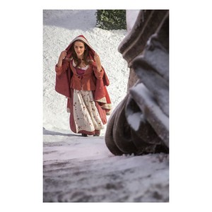  Emma Watson in new 'Beauty and the Beast' stills