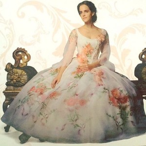  New picture of Emma Watson for 'Beauty and the Beast'
