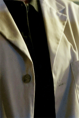  Alex in a lab कोट
