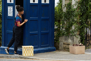  Doctor Who - Episode 10.04 - Knock Knock - Promo Pics