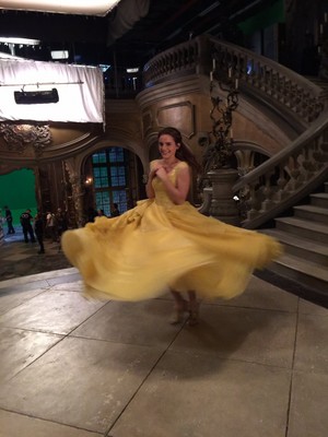 Emma Watson in new 'Beauty and the Beast' BTS 