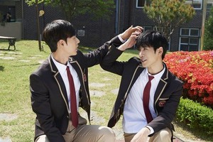  Park Hae Jin and Park Ki Woong put on high school uniforms in 'Cheese in the Trap' movie behind cuts