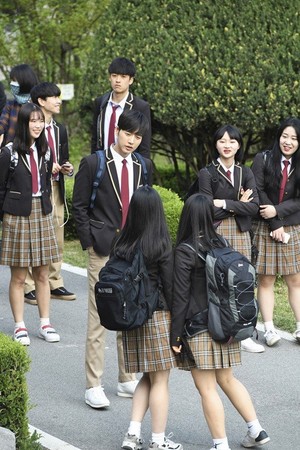 Park Hae Jin and Park Ki Woong put on high school uniforms in 'Cheese in the Trap' movie behind cuts