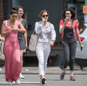  Emma Watson and mga kaibigan in NYC [May 29, 2017]