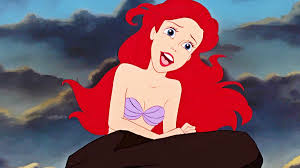  Ariel 唱歌 on a rock