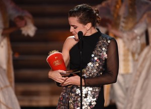  Emma Watson at 엠티비 Movie Awards