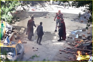  Iron Man Wears His Armor in New 'Avengers: Infinity War' Set picha