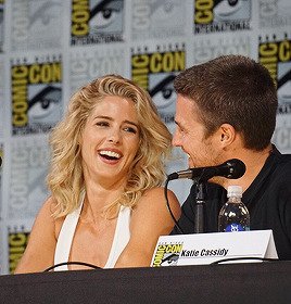  Stephen Amell and Emily Bett Rickards at SDCC 2017 palaso panel.