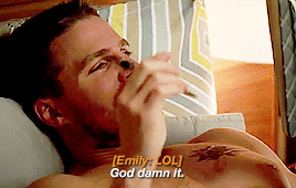  Stephen Amell featuring Emily Bett Rickards’ contagious laugh in Arrow’s season four gag reel.