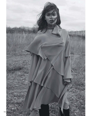  Emilia Clarke for Vogue China [Magazine Scans]