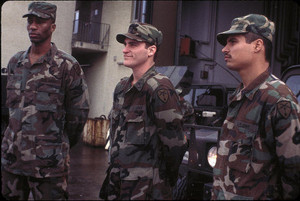  Joaquin Phoenix as sinar, ray Elwood in Buffalo Soldiers (2001)