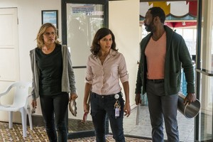  Kim Dickens as Madison Clark in Fear the Walking Dead: "Pablo and Jessica"