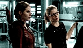  felicity and thea ➵ “do anda have a minute? yeah. for you, anything.”