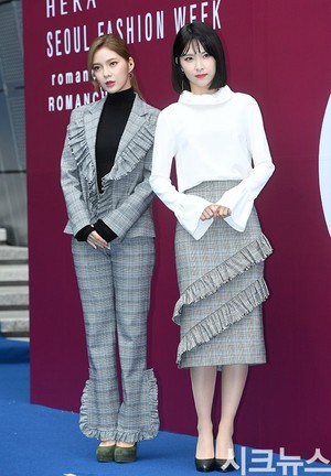  171018 Nine Muses Sojin and Hyemi @ 2018 S/S HERA Seoul Fashion Week - ROMANCHIC Collection