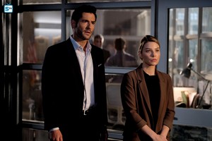 3x01 - They're Back, Aren't They? - Lucifer and Chloe