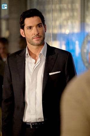 3x01 - They're Back, Aren't They? - Lucifer