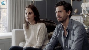  Good Behavior "Because I'm Mrs. Claus " (2x03) promotional picture