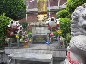  miss la sen lucky pinwheels in Wat Hualampong
