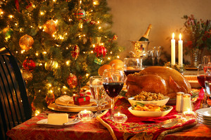  Christmas Traditions رات کے کھانے, شام کا کھانا credit DNY59iStock httpwww.istockphoto.comgbphotochristmas رات کے کھانے, شام کا کھانا gm1833