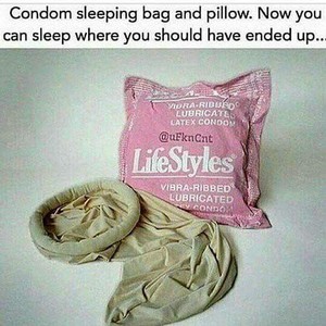  Condom cái gối, gối and sleeping bag