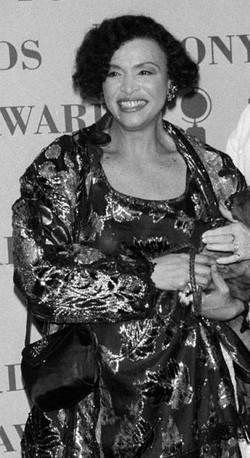  Gloria Foster (November 15, 1933 – September 29, 2001)