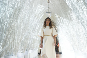  Melania Previews White House giáng sinh Decorations - November 27, 2017