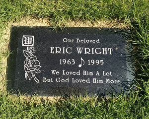  The Gravesite Of Eric Wright / Eazy-E