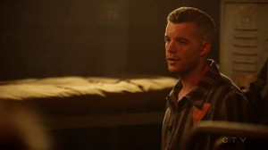  Wentworth Miller and Russell Tovey share a halik on The Flash