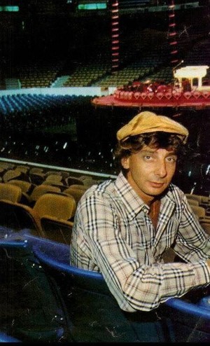 The Legendary Barry Manilow 