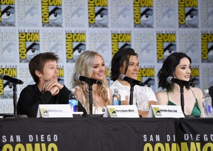  natalie alyn lind at the gifted panel at comic con in san diego 4