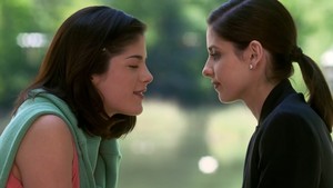  Cruel Intentions- Cecile and Kathryn किस