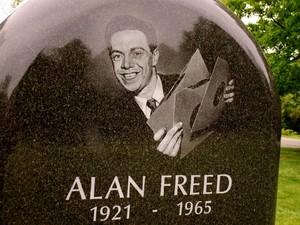  Gravesite Of Alan Freed