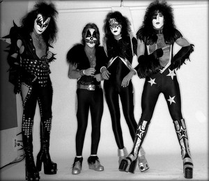 KISS ~Los Angeles, California…May 30, 1975 (White Room session) 